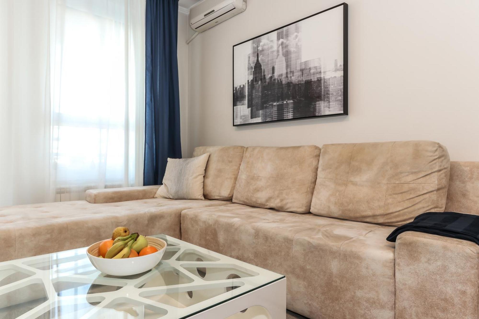 New Belgrade Apartments, Parking 5 Eur Per Day Номер фото