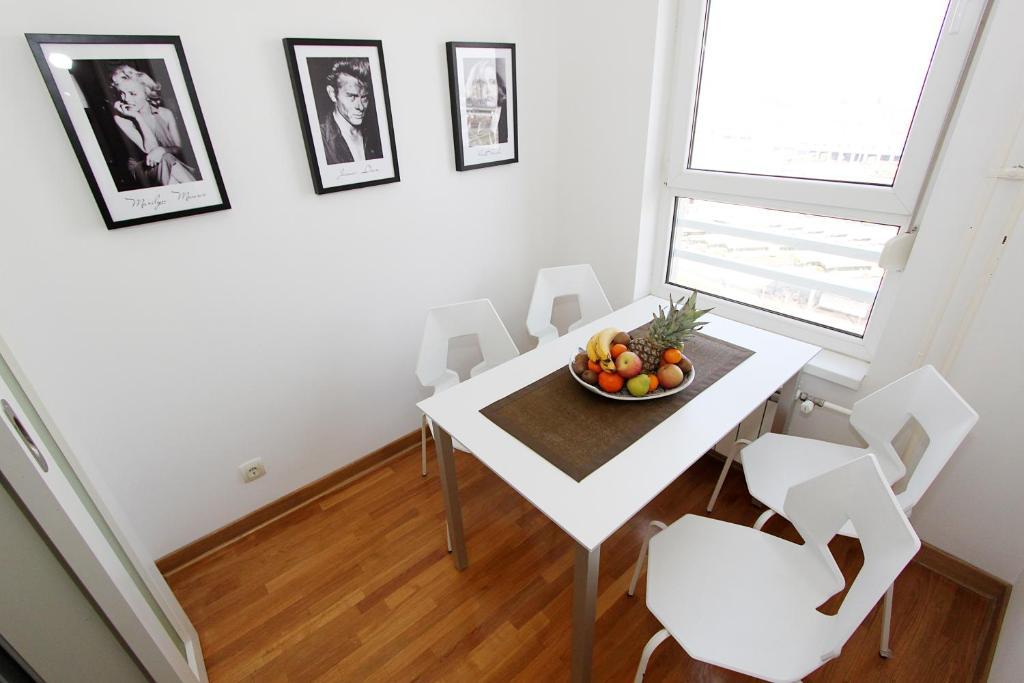 New Belgrade Apartments, Parking 5 Eur Per Day Номер фото